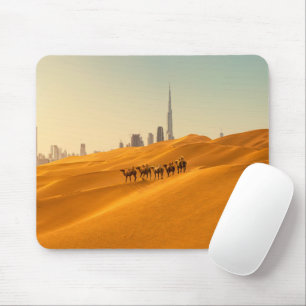 Tapis De Souris Les déserts   Vue Skyline de Dubaï avec chameaux