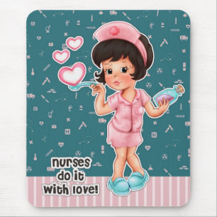 Tapis De Souris Les infirmières le font avec amour. Cute Brunette