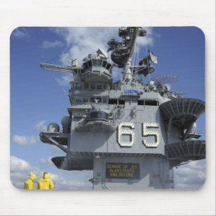 Tapis De Souris Les marins de département d'air examinent le syste