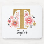 Tapis De Souris LETTRE MONOGRAPHIQUE INITIALE EN OR Rose T<br><div class="desc">Un superbe tapis de souris rose monogrammée féminine, avec des fleurs roses et une lettre en or monocorde T. Personnalisez le tapis de souris en ajoutant votre nom sous le monogramme. Fait un cadeau amusant pour un ami ou pour un cadeau de femme d'honneur. Conçu pour vous par Blackberry Boulevard....</div>