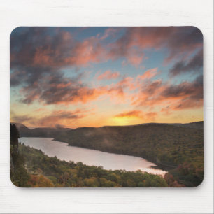Tapis De Souris Lever de soleil vibrant sur le lac des Nuages en a