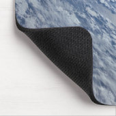 Tapis De Souris L'horizon terrestre contre la noirceur de l'espace (Coin)