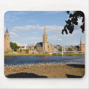 Tapis De Souris Ligne d'horizon et rivière de la ville pittoresque