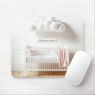 Tapis De Souris Lit bébé dans une nurserie avec des nuages