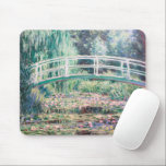 Tapis De Souris Lys d'eau blanche | CLAUDE MONET<br><div class="desc">White Water Lilies (1899) de Claude Monet,  artiste impressionniste français. Un tableau d'art original est une huile sur toile d'un jardin avec nénuphars sous la passerelle japonaise. Utilisez les outils de conception pour ajouter du texte personnalisé ou personnaliser l'image.</div>