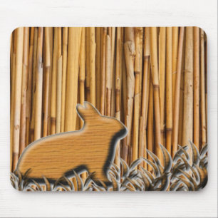 Tapis De Souris Maigre Lapin Sur Arrière - plan Bambou