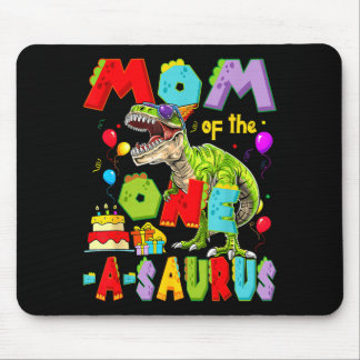 Tapis De Souris Maman du garçon d'un an à l'anniversaire de l'un-a