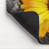 Tapis De Souris marigold sur le journal (Coin)