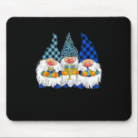 Tapis De Souris Menorah juive Trois Gnomes Joyeux Chanukah Gnome H<br><div class="desc">Gnomes Thanksgiving Halloween Joyeux Noël et Happy Hallothanksmas tenue est un cadeau pour les garçons,  filles,  enfants,  maman,  papa,  grand-mère,  hommes,  femmes,  enseignant. Octobre,  novembre Et décembre,  Mélange d'hiver et d'automne ! Célébrez les vacances avec vos amis et votre famille</div>