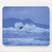 Tapis De Souris mer agitée s'écrasant contre un rivage rocheux (Devant)