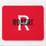 Tapis De Souris Monogramme blanc rouge moderne hommes nom pavé sou<br><div class="desc">Design moderne avec arrière - plan rouge, un monogramme blanc moderne avec nom noir. Personnalisez avec votre nom et votre initiale.</div>