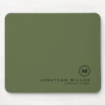 Tapis De Souris Monogramme classique minimal d'olive<br><div class="desc">Design monogramme minimaliste avec médaillon monogramme noir classique dans une police classique avec nom et titre personnalisés ci-dessous sur un simple arrière - plan vert olive. Personnalisez pour votre usage personnalisé.</div>