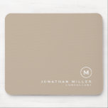 Tapis De Souris Monogramme classique minimal Nom Beige<br><div class="desc">Design monogramme minimaliste avec médaillon monogramme de bloc classique dans une police classique avec nom et titre personnalisés ci-dessous sur un simple arrière - plan noir. Personnalisez pour votre usage personnalisé.</div>