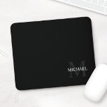 Tapis De Souris Monogramme classique personnalisé et nom noir<br><div class="desc">Monogramme personnalisé et cadeau de nom caractéristiques personnalisées nom en blanc et monogramme en gris comme arrière - plan,  dans le style de police serif classique,  sur arrière - plan noir. Parfait comme cadeau de vacances,  cadeau de fête des pères pour papa et cadeau pour toutes les occasions spéciales.</div>