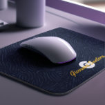 Tapis De Souris Monogramme de Motif de la marine Abstraite moderne<br><div class="desc">Améliorez votre bureau avec ce tapis de souris abstrait marine motif, conçu pour le style et la fonction quotidienne. Doté de lignes fluides et modernes dans des tons bleu foncé, ce tapis de souris ajoute une touche subtile mais artistique à tout espace de travail. Personnalisez-le avec votre nom et monogramme...</div>