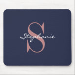 Tapis De Souris Monogramme de nom personnalisé<br><div class="desc">Nom personnalisé Monogramme Souris Pad sur arrière - plan bleu. Facile à personnaliser. Commandez aujourd'hui !</div>