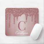 Tapis De Souris Monogramme de Parties scintillant à étincelle rose<br><div class="desc">Parties scintillant Girly Pink Sparkle Drips Monogramme Souris Pad avec gouttes de parties scintillant rose or/rose rousse et votre monogramme et nom personnalisés. Conçu par Cèdre et String. Pour personnaliser davantage, cliquez sur le lien "customiser plus loin" et utilisez l'outil de conception pour modifier la conception. Si vous avez besoin...</div>