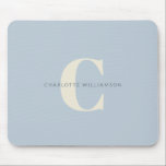 Tapis De Souris Monogramme et nom personnalisés simples en bleu<br><div class="desc">Monogramme et nom personnalisés simples dans la gamme Dusty Blue Mouse</div>
