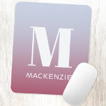 Tapis De Souris Monogramme moderne Nom initial Pink Blue Gradient<br><div class="desc">La typographie moderne minimaliste monogramme design de nom initial qui peut être modifié pour personnaliser. Blanc sur un arrière - plan dégradé rose à bleu.</div>