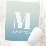 Tapis De Souris Monogramme moderne Nom initial Turquoise Aqua Grad<br><div class="desc">La typographie moderne minimaliste monogramme design de nom initial qui peut être modifié pour personnaliser. Blanc sur un arrière - plan turquoise à bleu marine dégradé.</div>