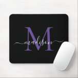 Tapis De Souris Monogramme moderne Violet violet noir Script de fi<br><div class="desc">Monogramme violet noir moderne Élégant Scripts de souris Pad</div>