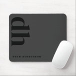 Tapis De Souris Monogramme noir professionnel minimaliste moderne<br><div class="desc">Le "Modern Minimalist Professional Black Monogram Mouse Pad" est un ajout élégant et élégant à tout espace de travail. Ces tapis de souris personnalisés sont parfaits pour rehausser le décor à la maison et au bureau pour les hommes. Conçus pour un professionnel averti, ces coussinets de souris personnalisés présentent un...</div>