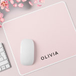 Tapis De Souris Monogramme rose et nom personnalisé | Personnalisé<br><div class="desc">Mettez à niveau votre espace de travail avec cet élégant pavé de souris personnalisé. Doté d'un design rose pastel épuré avec un monogramme et un nom personnalisables, ce tapis de souris ajoute une touche de sophistication à votre bureau. Parfait pour un usage domestique ou professionnel, sa surface lisse assure un...</div>