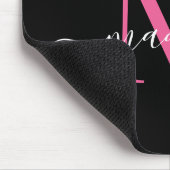 Tapis De Souris Monogramme rose noir moderne Élégant Script fémini (Coin)