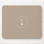 Tapis De Souris Monogramme, salon, minimaliste, beige-marron<br><div class="desc">Minaliste,  moderne,  salon,  beige-marron,  monogramme,  corail.</div>