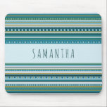 Tapis De Souris Monogramme Tribal Turquoise Bleu rayures Motif Mou<br><div class="desc">Motif tribal amusant et audacieux avec des couleurs contrastées : turquoise. bleu,  vert,  bleu clair,  gris clair,  or (pas de l'or réel mais de la couleur). Ruban bleu clair avec nom personnalisé bleu foncé dessus. Police à la mode et peu esthétique. Gaie,  cosy,  unique. Moderne et hipster.</div>