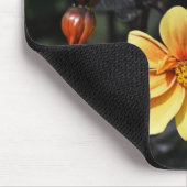 Tapis De Souris Monongramme des fleurs de dahlia jaune Wisley Gard (Coin)