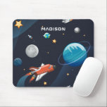 Tapis De Souris Motif spatial Galaxy Rocket Stars Navette<br><div class="desc">Cute espace extérieur Mouse Pad vous pouvez ajouter un nom pour le rendre personnel. Consultez les autres articles de cette collection ci-dessous, comme les étiquettes de bagage, les stylos et les sacs à dos pour correspondre à ce mignon Pad de souris pour vos besoins de bureau. Ajoutez un nom en...</div>