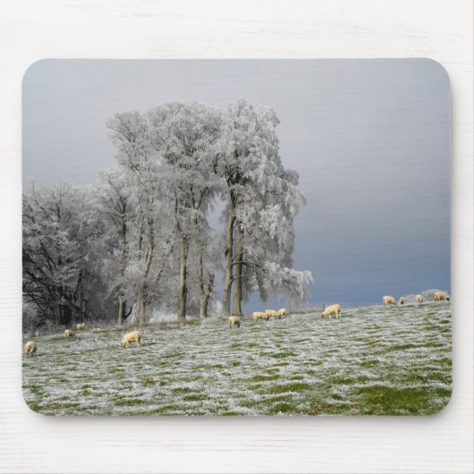 Tapis De Souris Moutons sur une colline gelée (Devant)