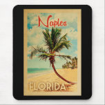 Tapis De Souris Naples Florida Palm Tree Beach Vintage voyage<br><div class="desc">Le design de Naples Florida dans le style Vintage voyage avec un palmier sur la plage avec océan et ciel.</div>