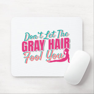 Tapis De Souris Ne laissez pas les cheveux gris vous tromper Citat