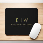 Tapis De Souris Nom de monogramme minimaliste en or noir classique<br><div class="desc">Améliorez votre espace de travail avec notre Souris Monogram Moderne et Élégante. Ce tapis de souris sophistiqué allie élégance intemporelle et minimalisme contemporain, ajoutant une touche de raffinement à votre bureau. Conçu avec une attention minutieuse aux détails, ce tapis de souris est plus qu'un simple accessoire fonctionnel, c'est une déclaration...</div>