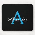 Tapis De Souris Nom du monogramme de la fille en noir bleu<br><div class="desc">Monogramme bleu et noir Ajoutez votre propre nom Mousepad (Mouse Pad). Cela rend le cadeau parfait pour 16 ans,  mariage,  douche nuptiale,  anniversaire,  baby shower ou bachelorette pour quelqu'un qui aime le luxe glam et les styles chic.</div>