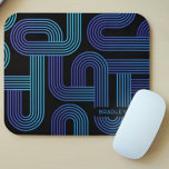 Tapis De Souris Nom personnalisé Abstrait bleu violet géométrique<br><div class="desc">Abstrait moderne Blue Purple Géométrique Nom de Souris Pads dispose d'un motif géométrique abstrait en bleu et violet avec votre nom personnalisé à la base. Un cadeau parfait pour Noël,  anniversaire,  anniversaire,  Fête des pères et plus encore. Conçu par ©Evco Studio www.zazzle.com/store/evcostudio</div>