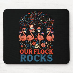 Tapis De Souris Notre troupeau envoie un flamant rose patriotique