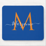 Tapis De Souris Orange et bleu Personnalisé Monogramme Bleu<br><div class="desc">Cette mousepad est dotée d'une police monogramme élégante en blanc avec votre nom sur la typographie de script moderne. Lorsque vous entrez le nom,  laissez les deux cases de chaque côté de votre nom pour conserver la fonction de conception. Ce coussin fait partie de notre série de monogrammes.</div>
