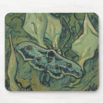 Tapis De Souris Paon (Empereur) vert par Vincent van Gogh<br><div class="desc">Grand paon de nuit ou papillon empereur par Vincent van Gogh est une peinture à l'huile post-impressionniste de style art fin vintage représentant la nature. Un énorme papillon empereur vole parmi les fleurs et les plantes d'un jardin de banlieue. Van Gogh a utilisé les papillons dans ses œuvres comme symbole...</div>