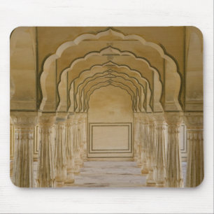 Tapis De Souris Passage voûté avec colonnes à l'intérieur du palai