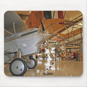 Tapis De Souris Personnes visitant le National Museum of Naval Avi