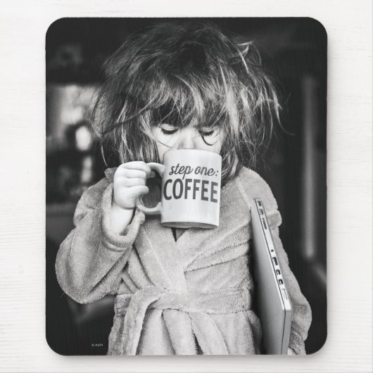 Tapis De Souris Petite fille boit du café (Devant)