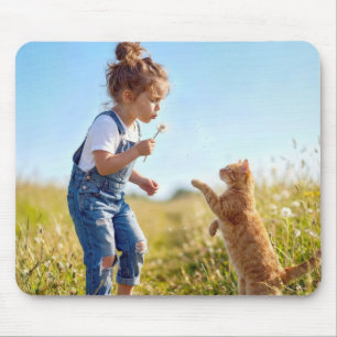 Tapis De Souris Petite fille soufflant des graines de pissenlit