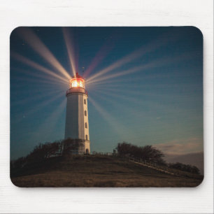 Tapis De Souris Phare sur une colline brillant la nuit