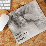 Tapis De Souris Photo tendance et ce qui compte le plus RedQuote p<br><div class="desc">Capturez l'essence des beaux moments de la vie avec nos produits exclusifs Tendance Photo & What Matters Most Positive Red. Inspirez positivité et style dans votre vie quotidienne avec cette collection unique qui mêle harmonieusement tendances modernes et sentiments intemporels. Que vous soyez en train de vous faire plaisir ou de...</div>