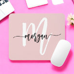 Tapis De Souris Pink Modern Script Girl Monogramme Nom<br><div class="desc">Améliorez votre bureau avec le Pad de souris Pink Modern Script Girly Monogram Nom. Cette tablette accrocheuse présente un design rose vif élégant avec un monogramme de script contemporain, ajoutant une touche personnelle à votre espace de travail. Conçu pour la durabilité, il offre une surface lisse et fiable pour les...</div>