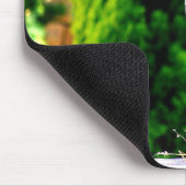 Tapis De Souris Pintade casquée bleue se tenant au soleil (Coin)