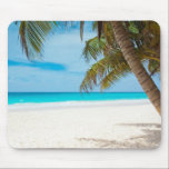 Tapis De Souris Plage tropicale Turquoise<br><div class="desc">Plage de sable blanc tropical isolé et calme. Eau turquoise et calme,  quelques palmiers pour l'ombre. L'emplacement idéal pour se reposer et se détendre.</div>